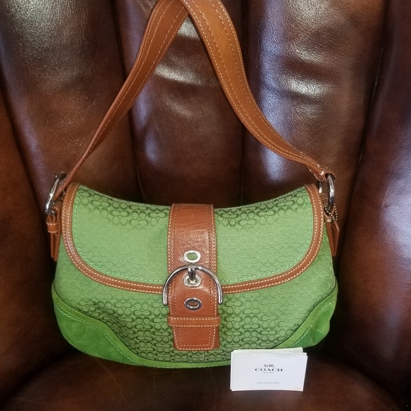 Authentic Coach purse in green signature print - Picture 2 of 3